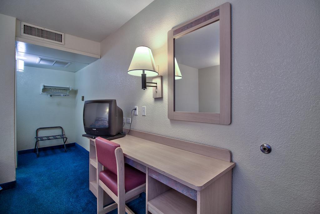 יומה Budgetel Inn & Suites חדר תמונה